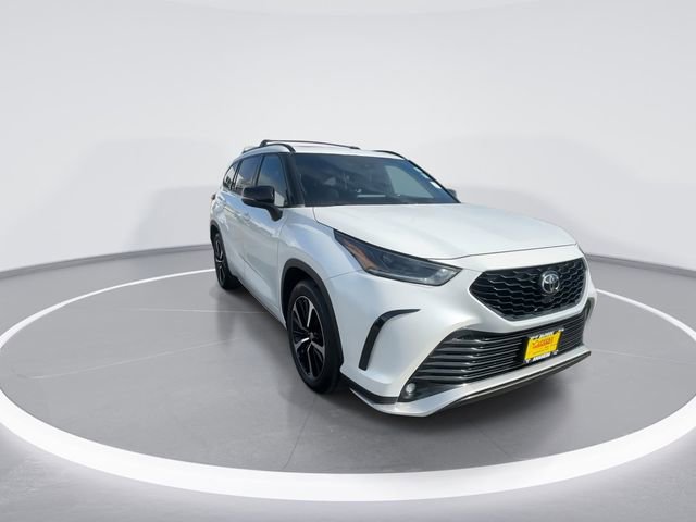 Used 2021 Toyota Highlander XSE image 2