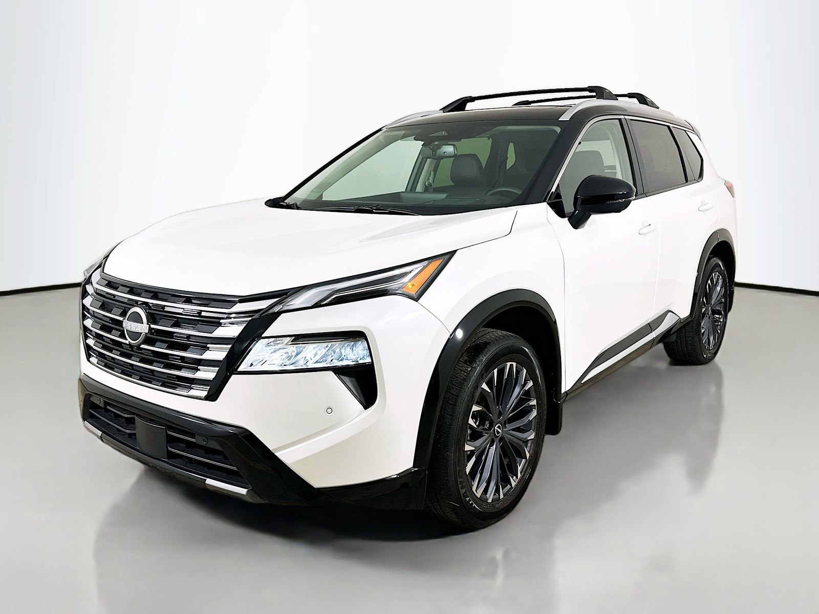 Used 2025 Nissan Rogue Platinum w/ Platinum Premium Package AWD/4WD image 1