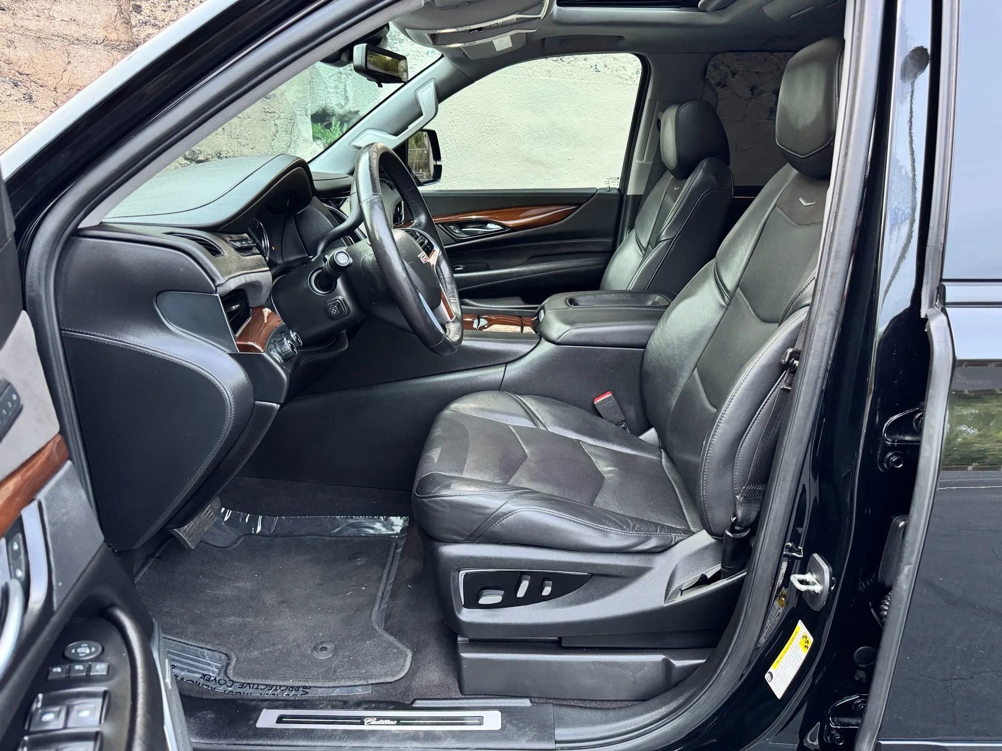 Used 2020 Cadillac Escalade ESV Premium Luxury w/ Escalade Sport Edition AWD/4WD image 22