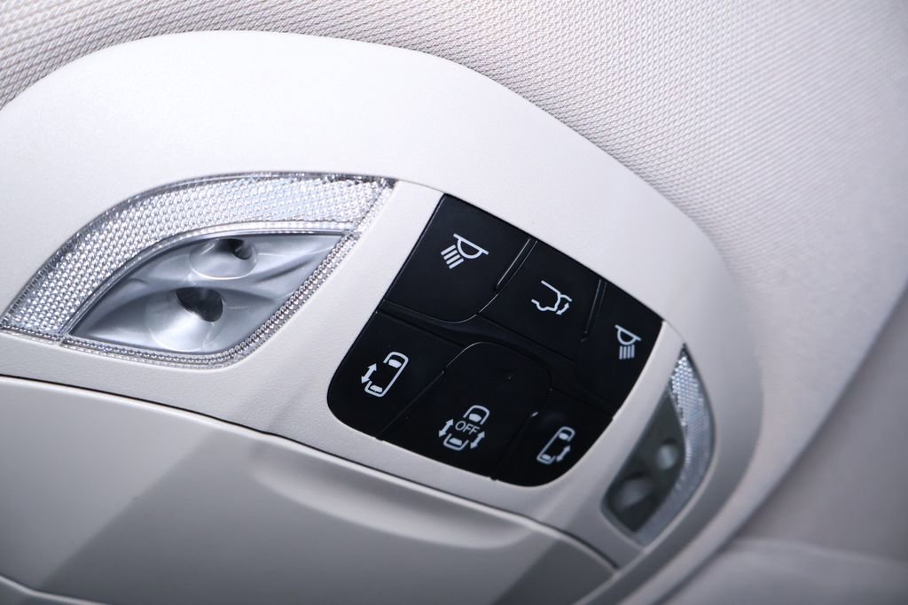 Used 2023 Chrysler Pacifica Touring-L image 27