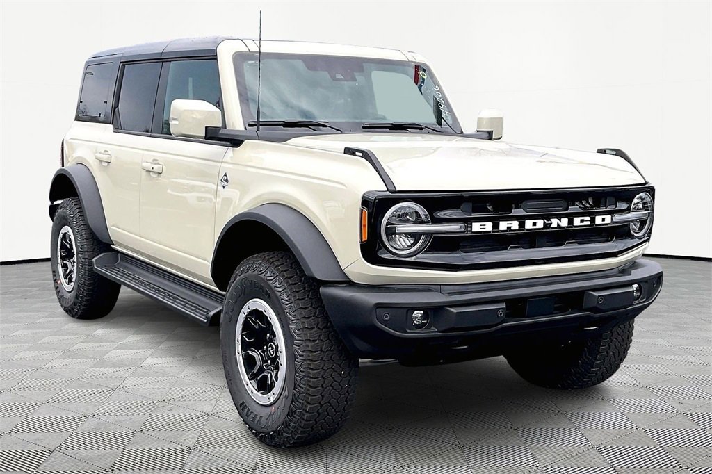 New 2025 Ford Bronco Outer Banks w/ Sasquatch Package