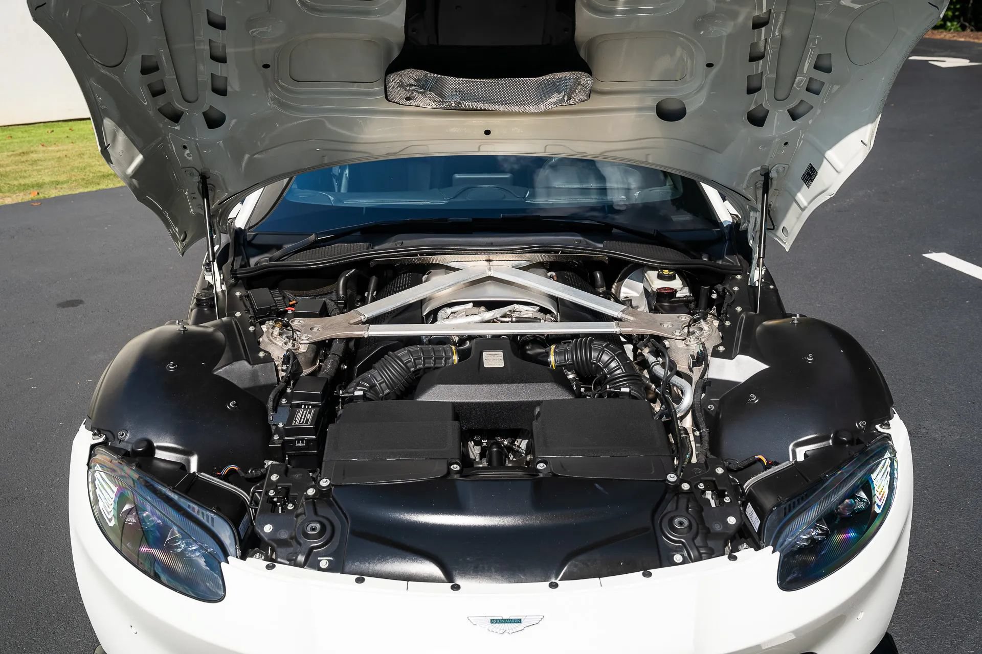 Used 2019 Aston Martin V8 Vantage Coupe RWD image 20