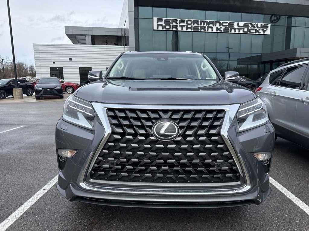 Used 2022 Lexus GX 460 Premium w/ Accessory Package image 3