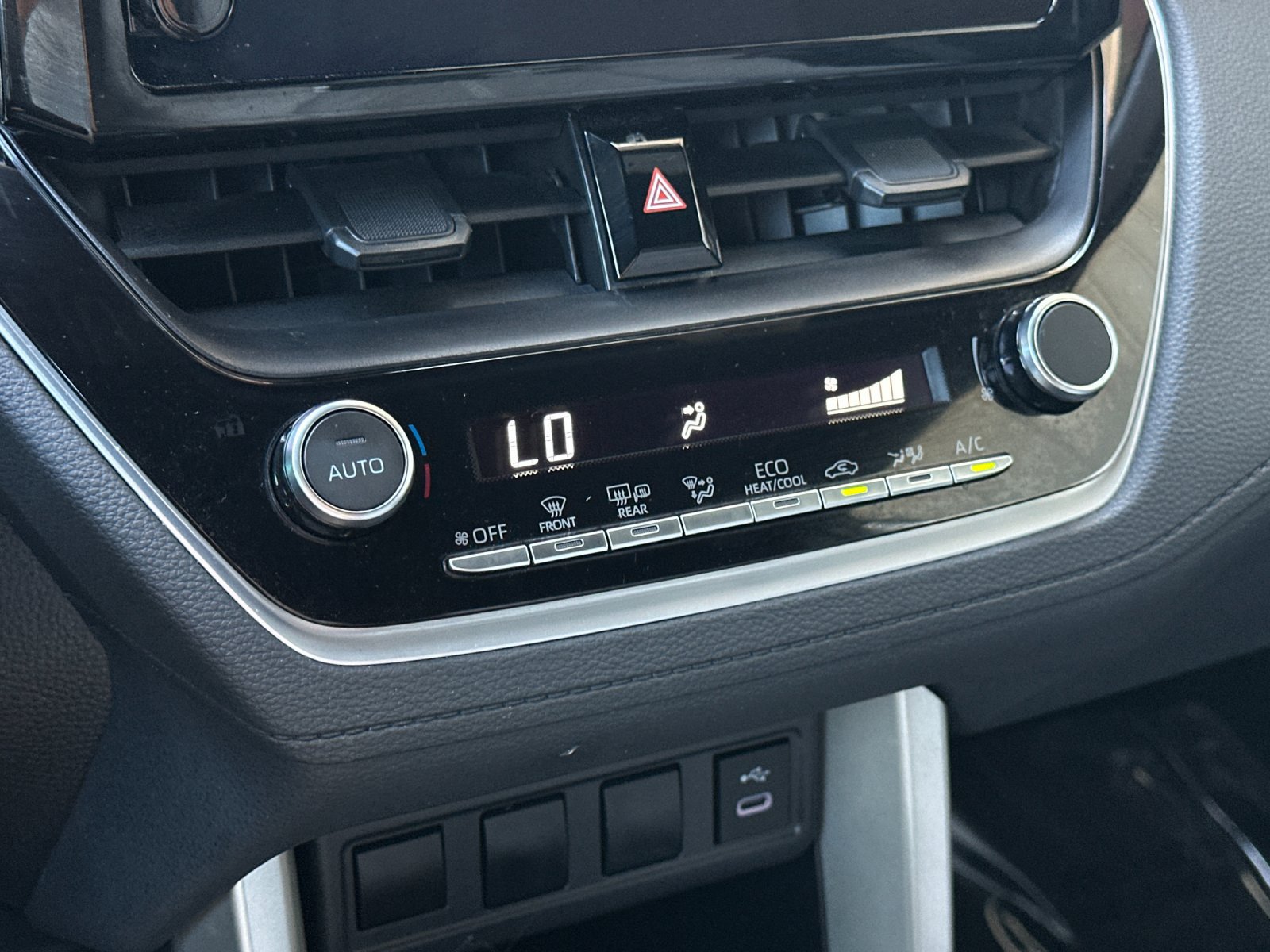 Used 2025 Toyota Corolla Cross AWD Hybrid image 18