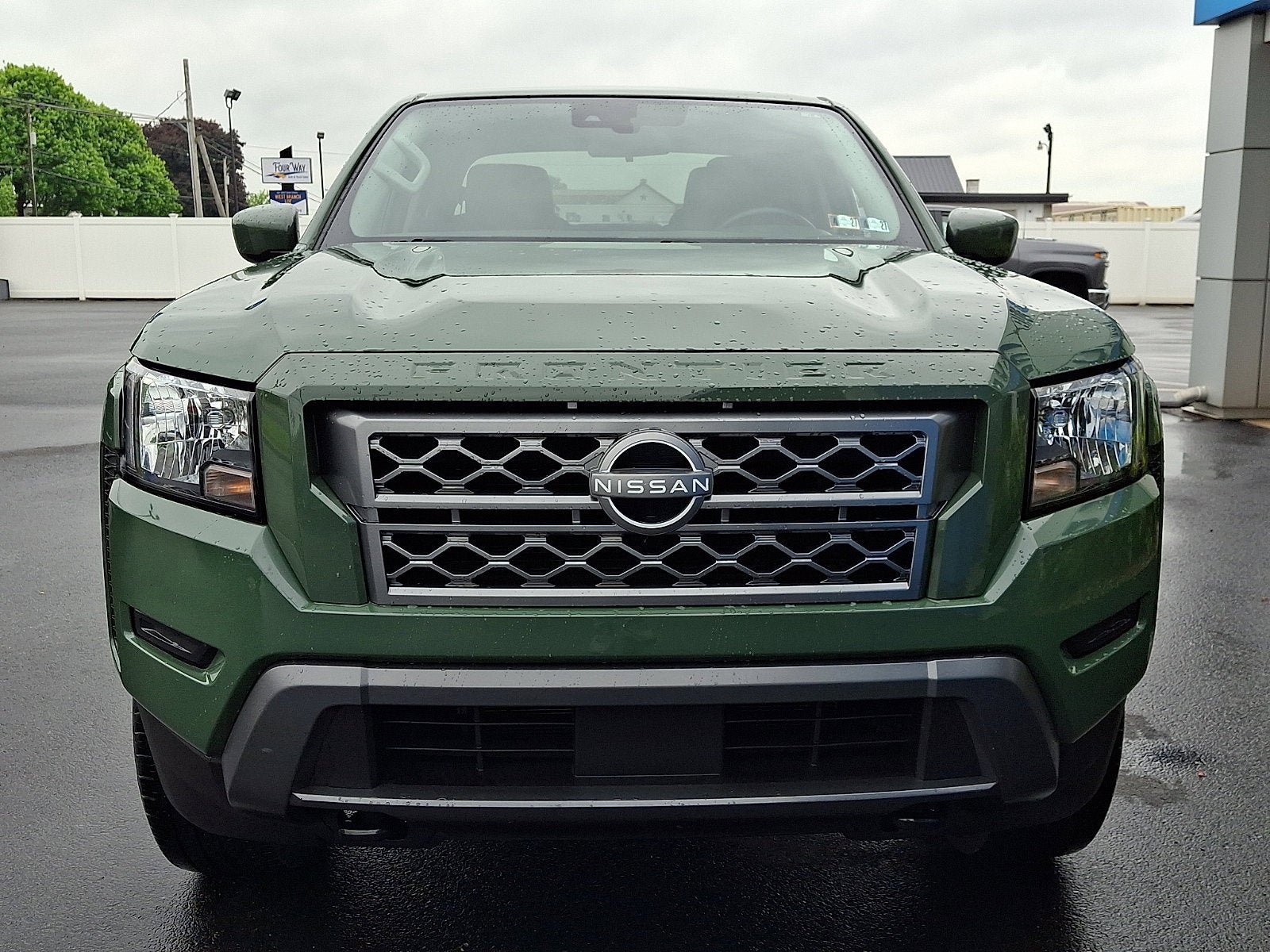 Used 2024 Nissan Frontier SV AWD/4WD image 2