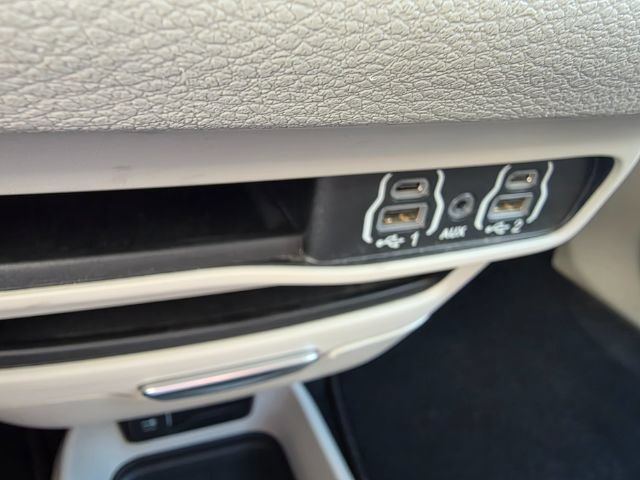 Used 2023 Chrysler Voyager LX FWD image 15