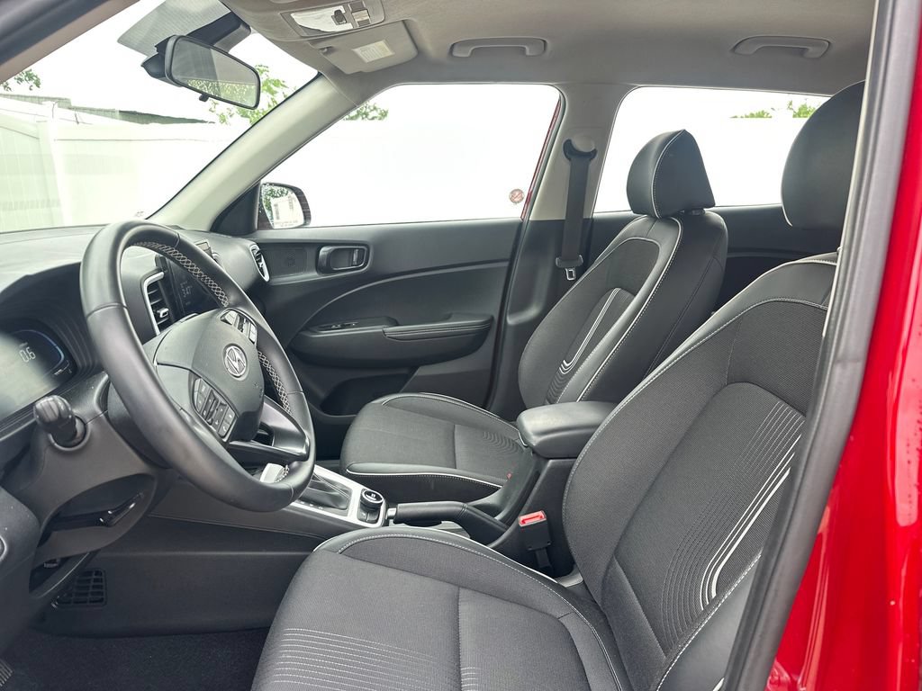 Used 2025 Hyundai Venue Limited FWD image 43