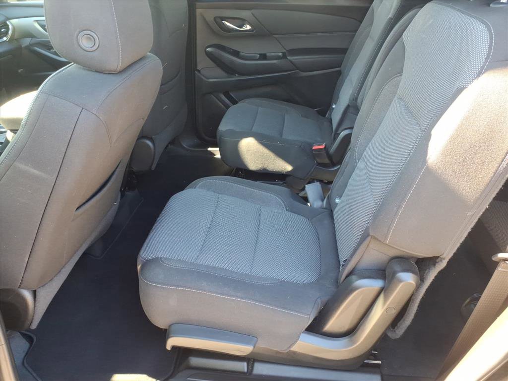 Used 2023 Chevrolet Traverse LT w/ Rear Camera Mirror Package AWD/4WD image 7