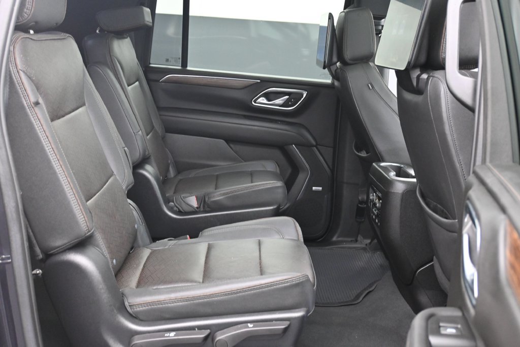 Certified 2023 Chevrolet Suburban High Country w/ Premium Package 2 AWD/4WD image 12