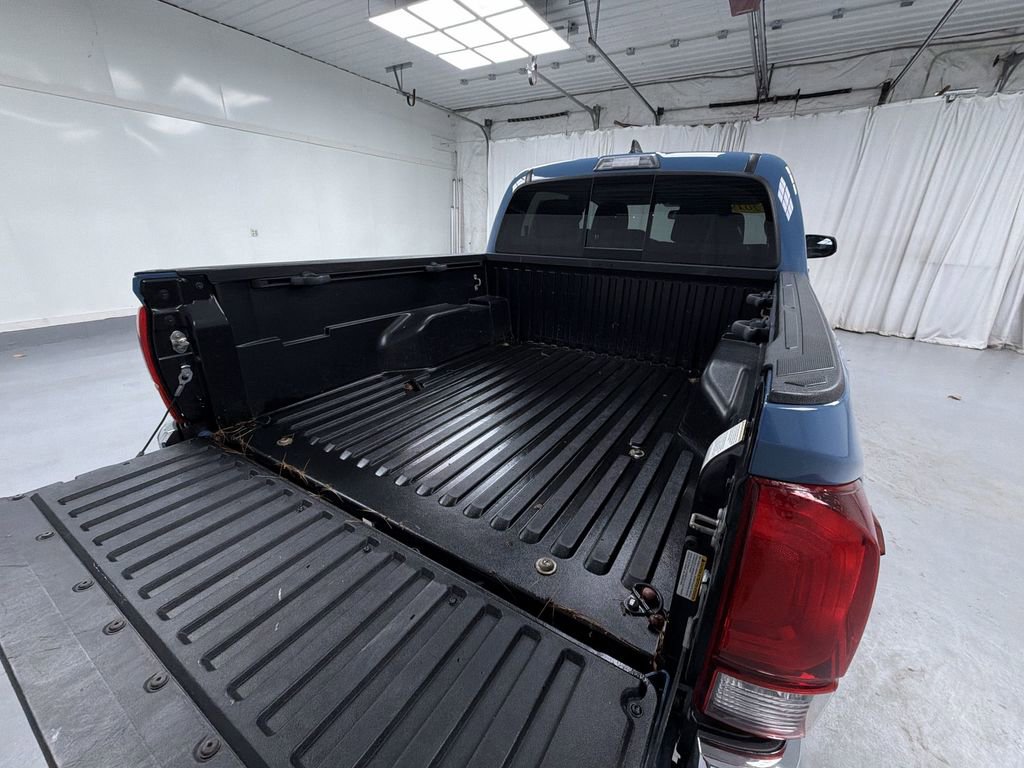 Used 2019 Toyota Tacoma SR5 AWD/4WD image 16