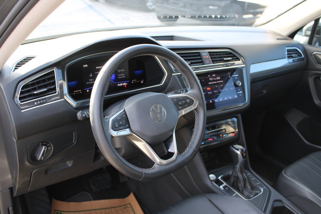 Used 2023 Volkswagen Tiguan SE image 11