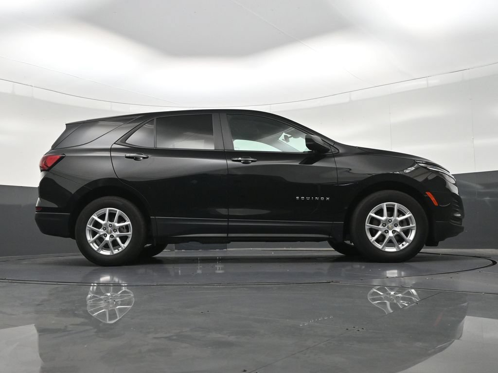 Used 2022 Chevrolet Equinox LS w/ LS Convenience Package FWD image 28