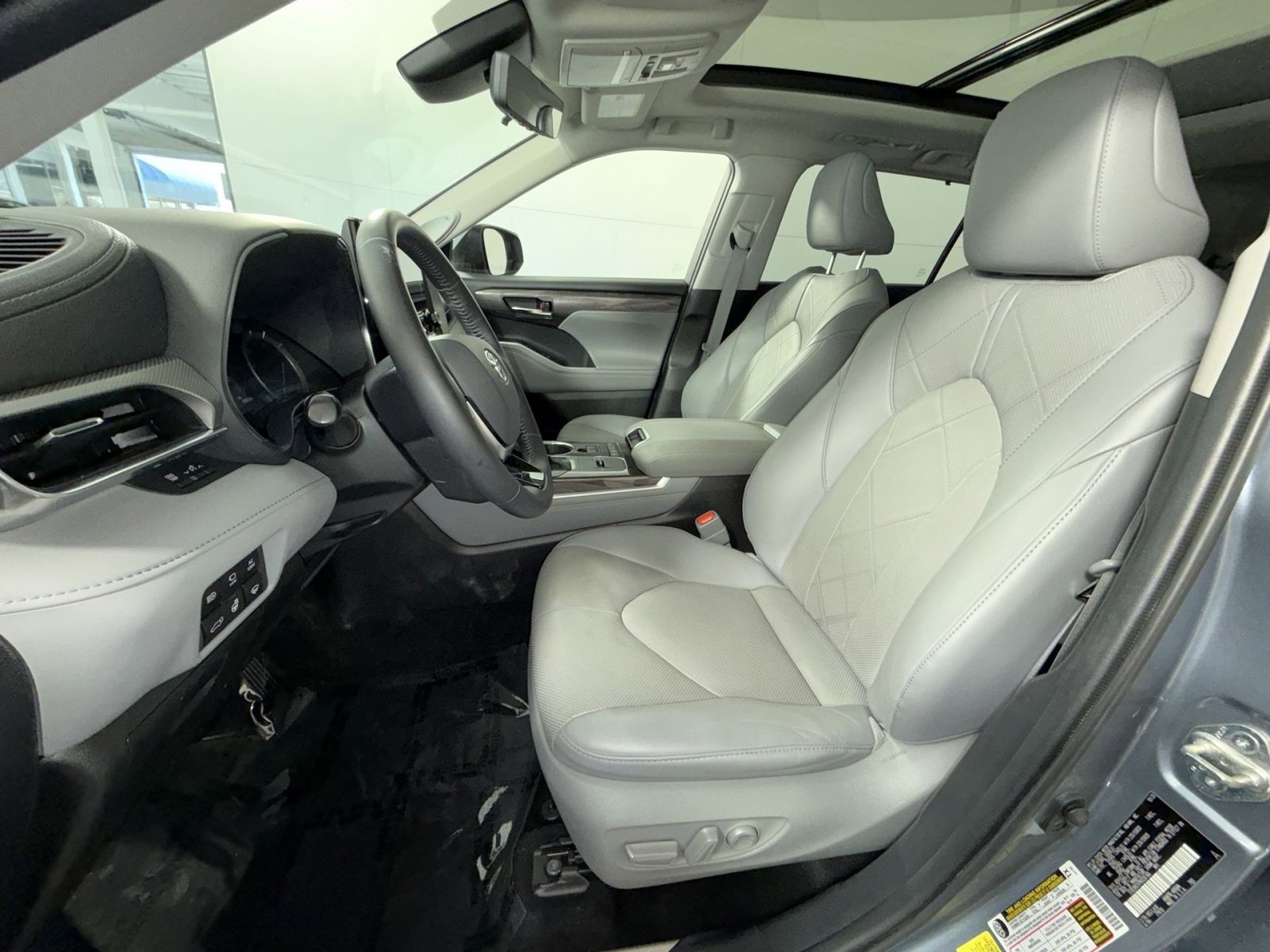 Used 2021 Toyota Highlander Platinum image 13