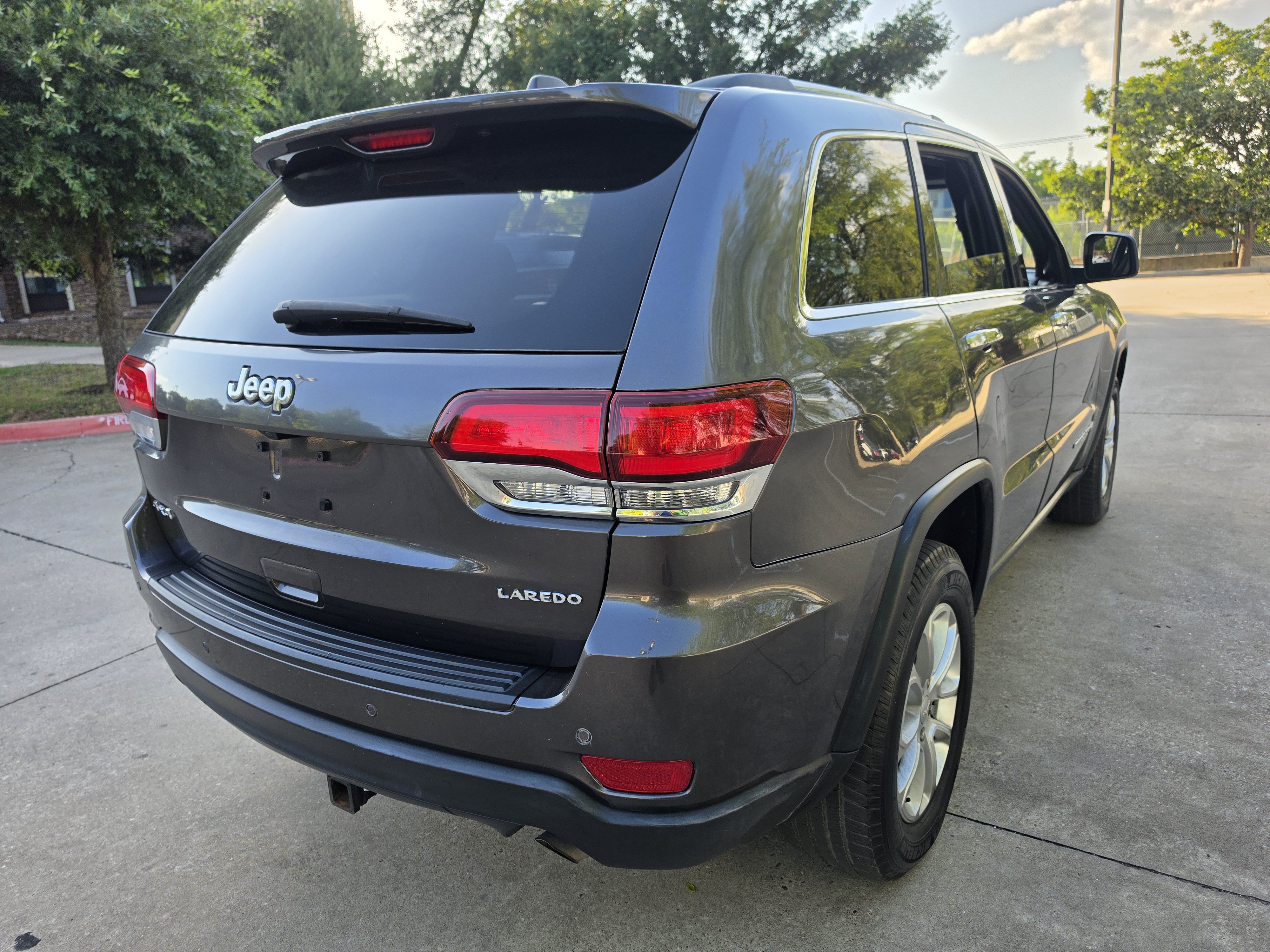 Used 2021 Jeep Grand Cherokee Laredo AWD/4WD image 7
