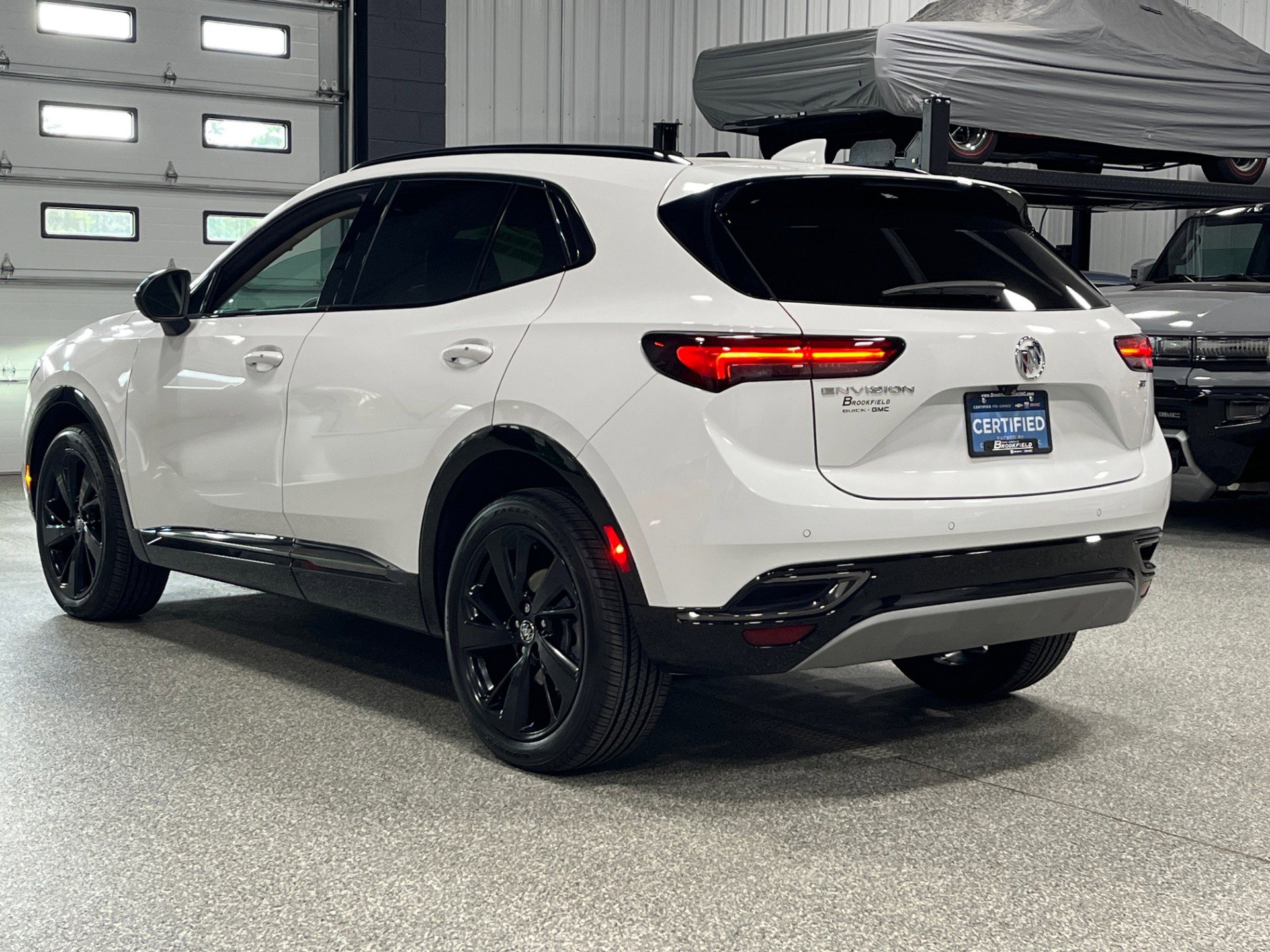 Certified 2022 Buick Envision Essence w/ Technology Package I image 3