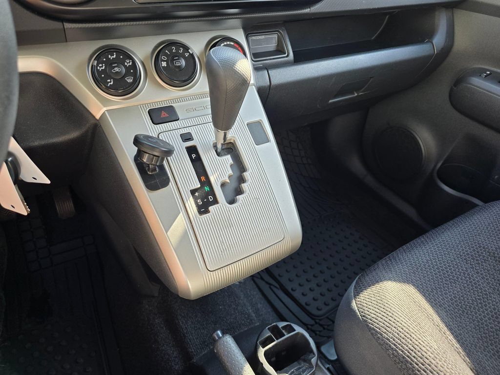 Used 2010 Scion xB FWD image 20