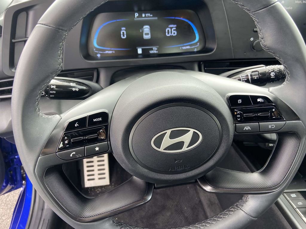 Certified 2025 Hyundai Elantra Sport image 18