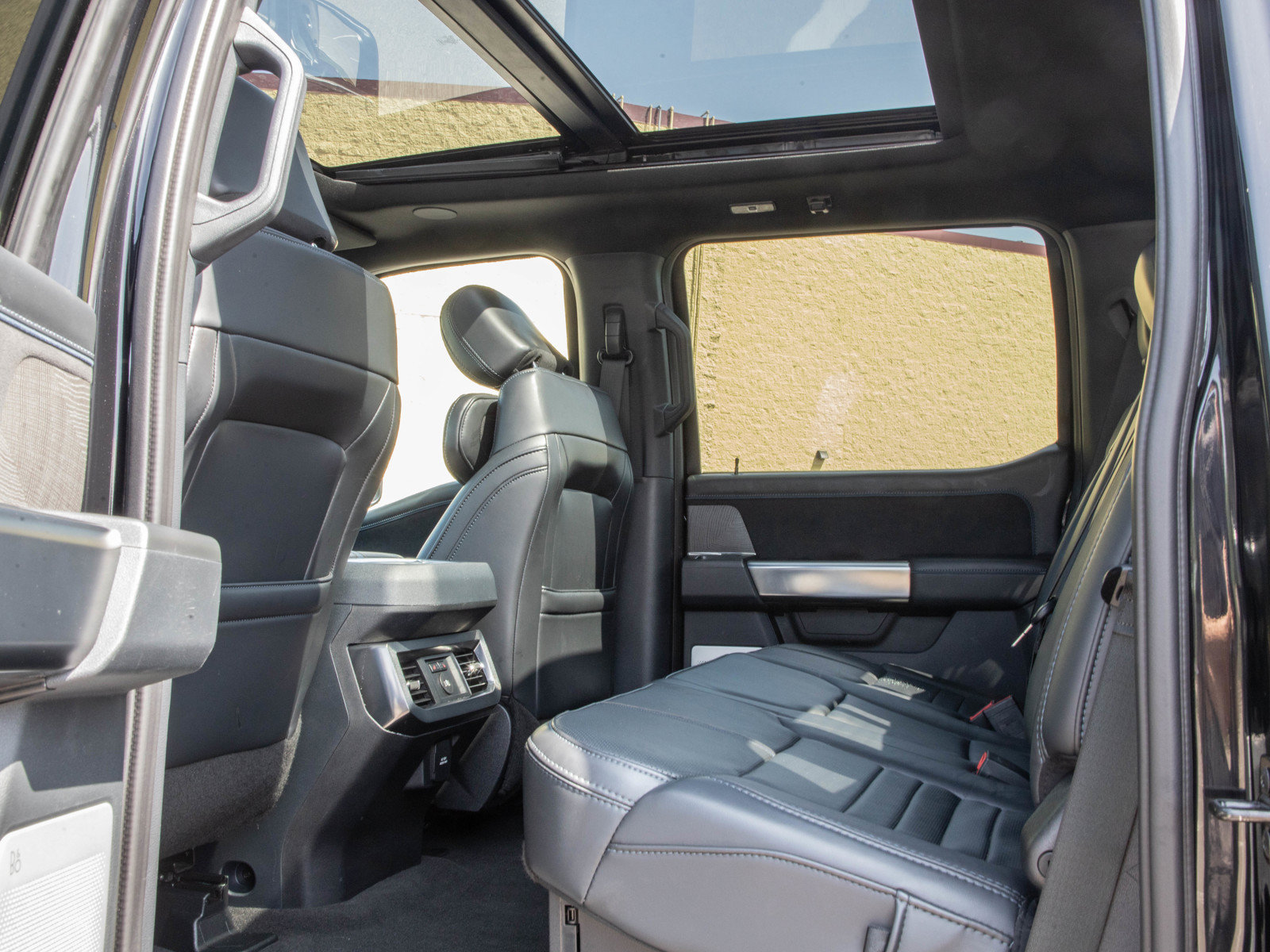 Used 2025 Ford F350 Platinum AWD/4WD image 17
