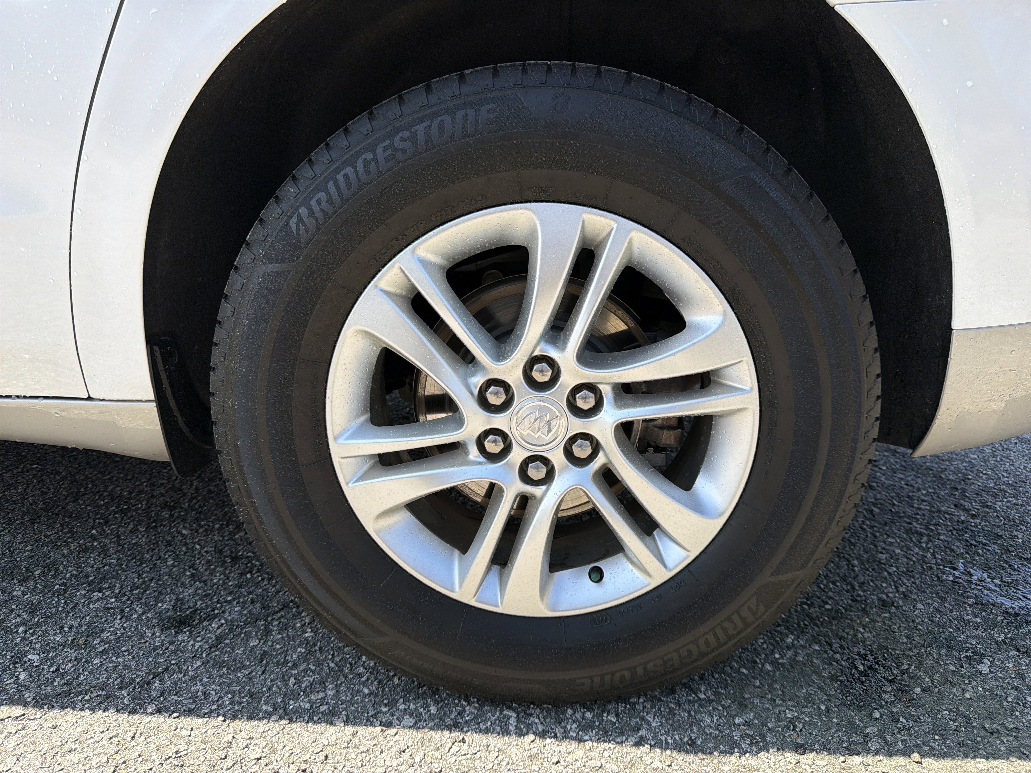 Used 2020 Buick Enclave Essence w/ Sound and Sites Package image 24