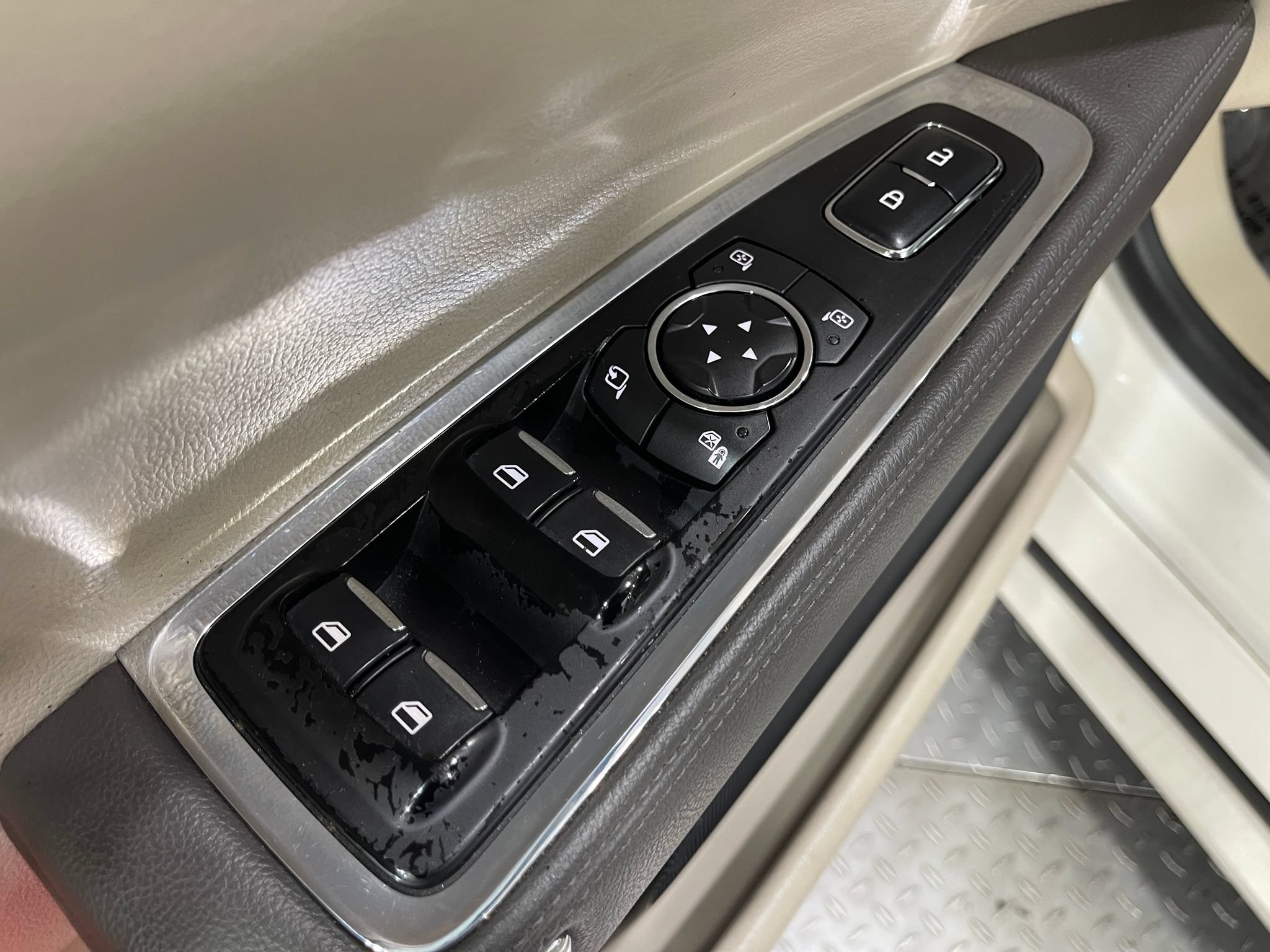 Used 2018 Lincoln Continental Select w/ Continental Climate Package AWD/4WD image 16