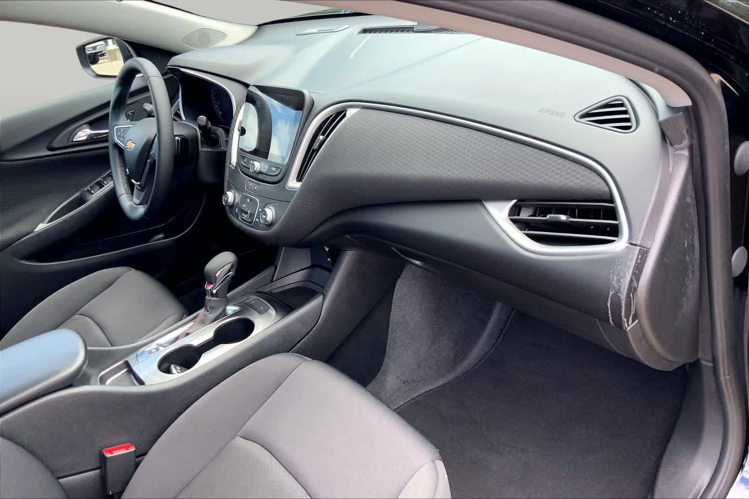 Used 2025 Chevrolet Malibu RS FWD image 19
