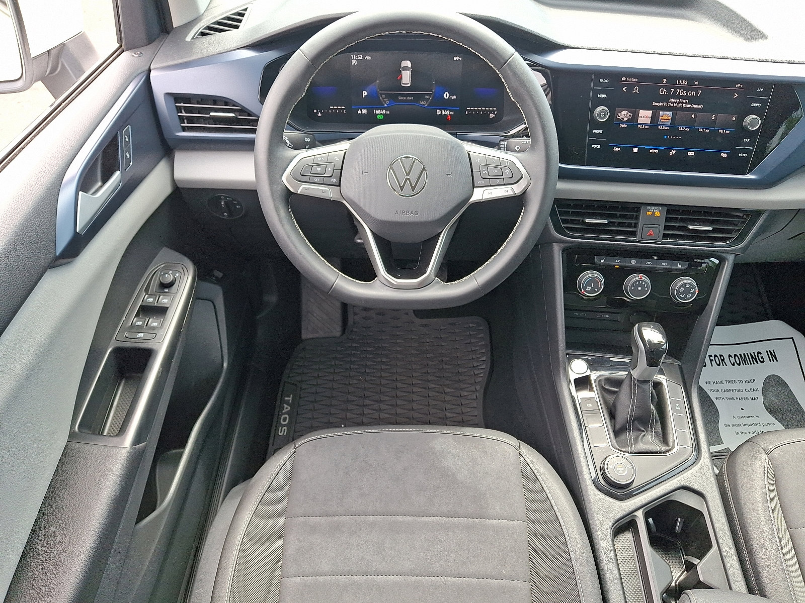 Used 2023 Volkswagen Taos SE AWD/4WD image 11