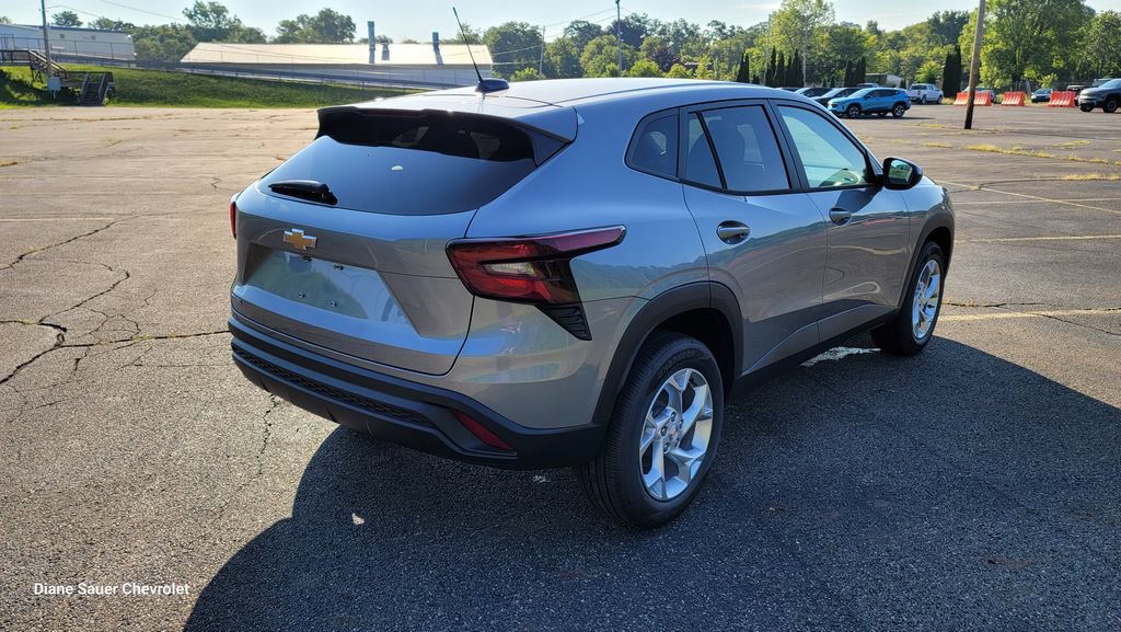 New 2026 Chevrolet Trax LS w/ LS Convenience Package FWD image 12