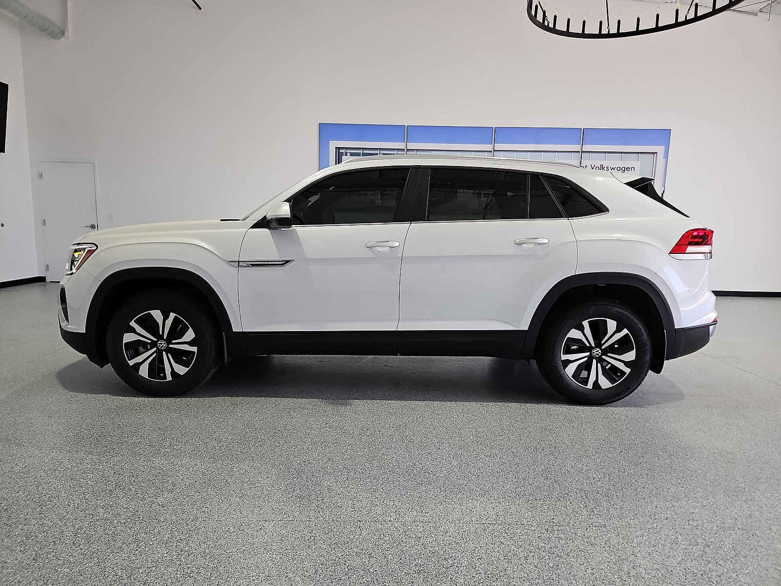 New 2026 Volkswagen Atlas Cross Sport SE FWD image 6