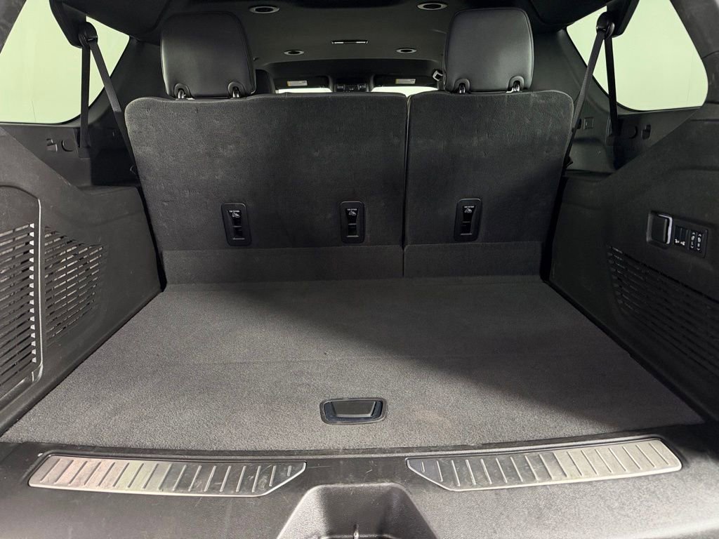 Used 2025 Chevrolet Suburban Premier RWD image 30