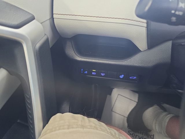 Used 2020 Toyota RAV4 XLE Premium AWD/4WD image 20