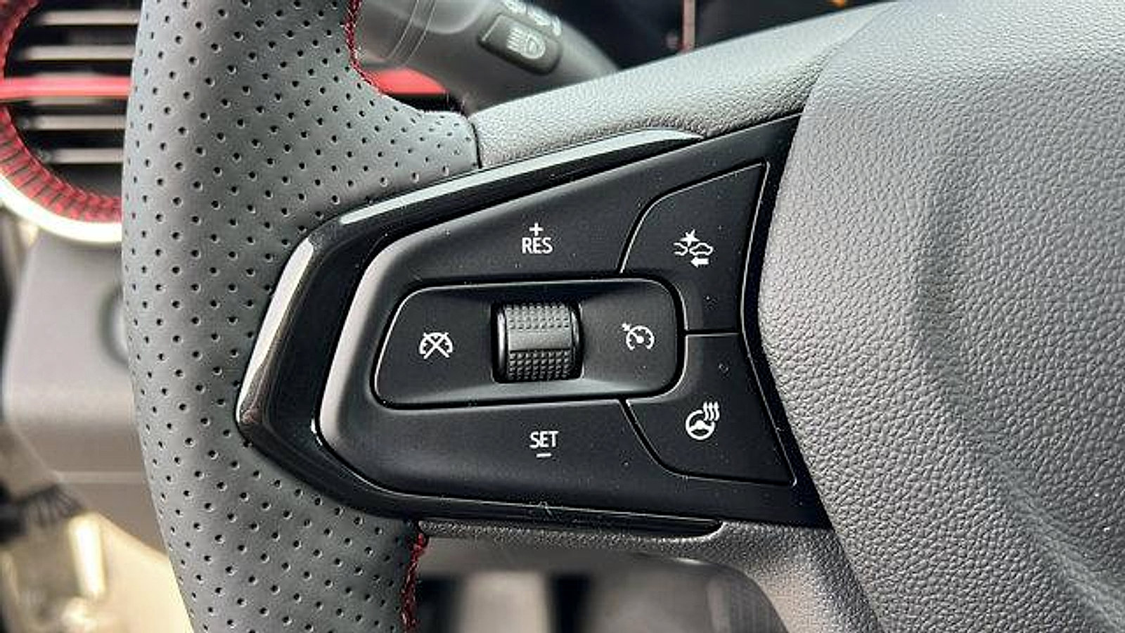 New 2026 Chevrolet Trax RS w/ Driver Confidence Package image 24