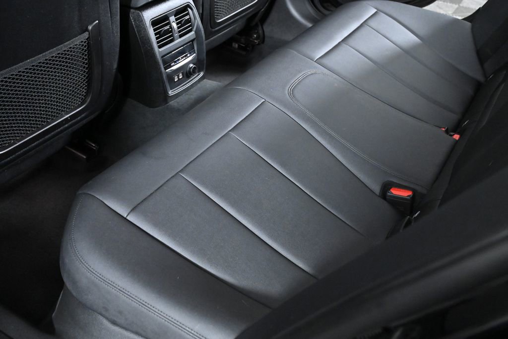 Used 2019 BMW 330i xDrive Sedan w/ Driving Assistance Package image 31