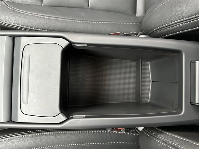 Certified 2025 Volvo XC40 B5 Core image 21