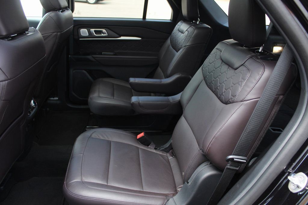 Used 2025 Ford Explorer Platinum w/ LUX Leather Package image 18