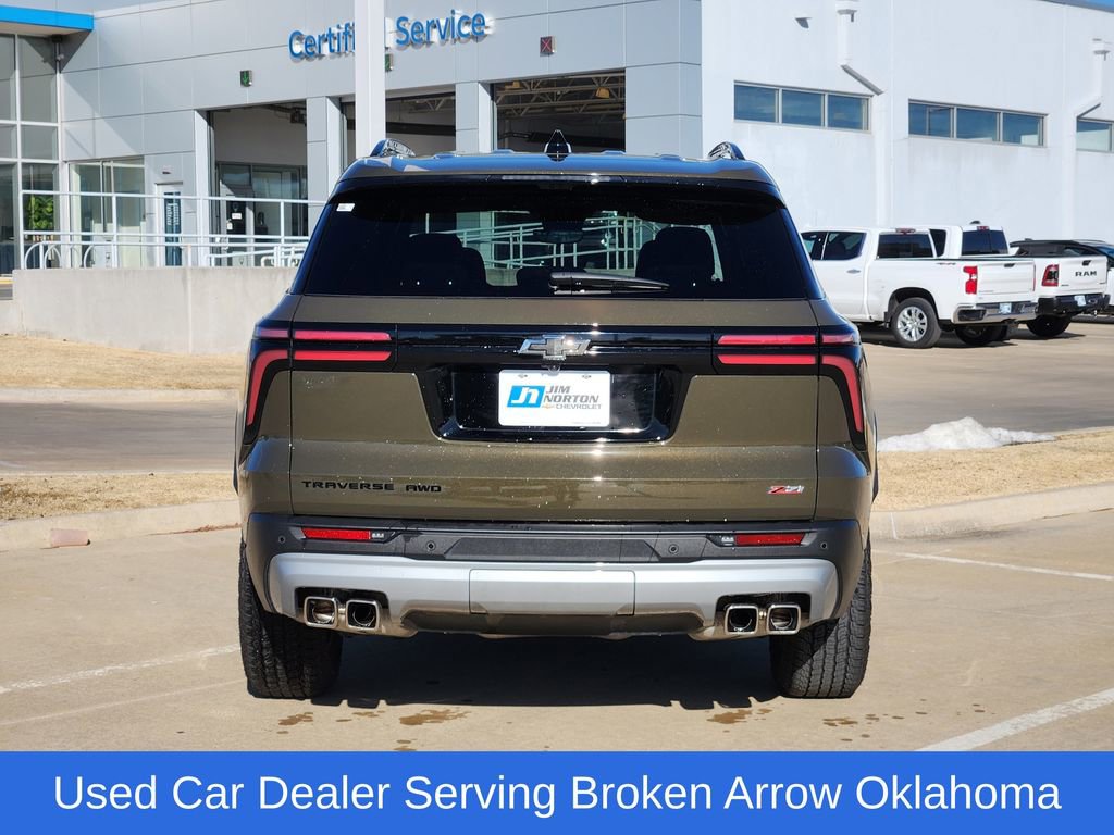 Used 2024 Chevrolet Traverse Z71 w/ Enhanced Driving Package image 7