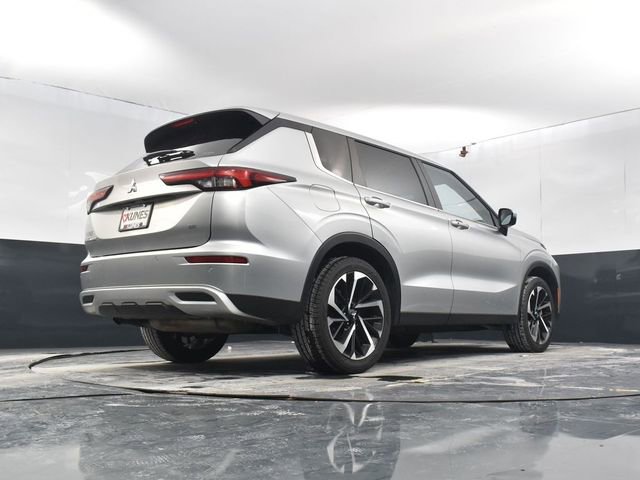 Used 2024 Mitsubishi Outlander SE image 50