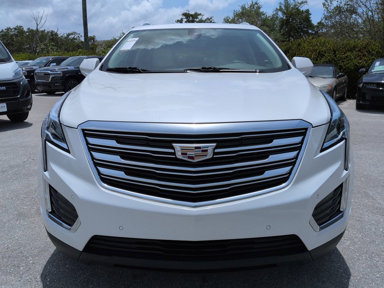 Used 2017 Cadillac XT5 Premium Luxury FWD image 3