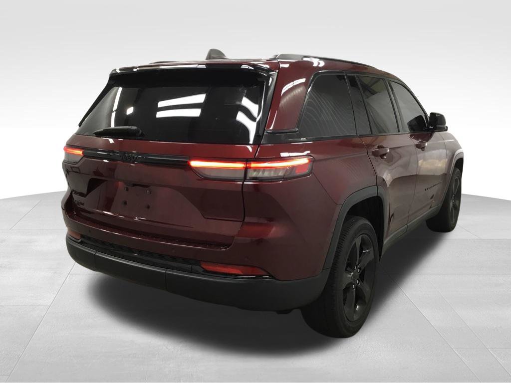 Used 2023 Jeep Grand Cherokee Altitude AWD/4WD image 15