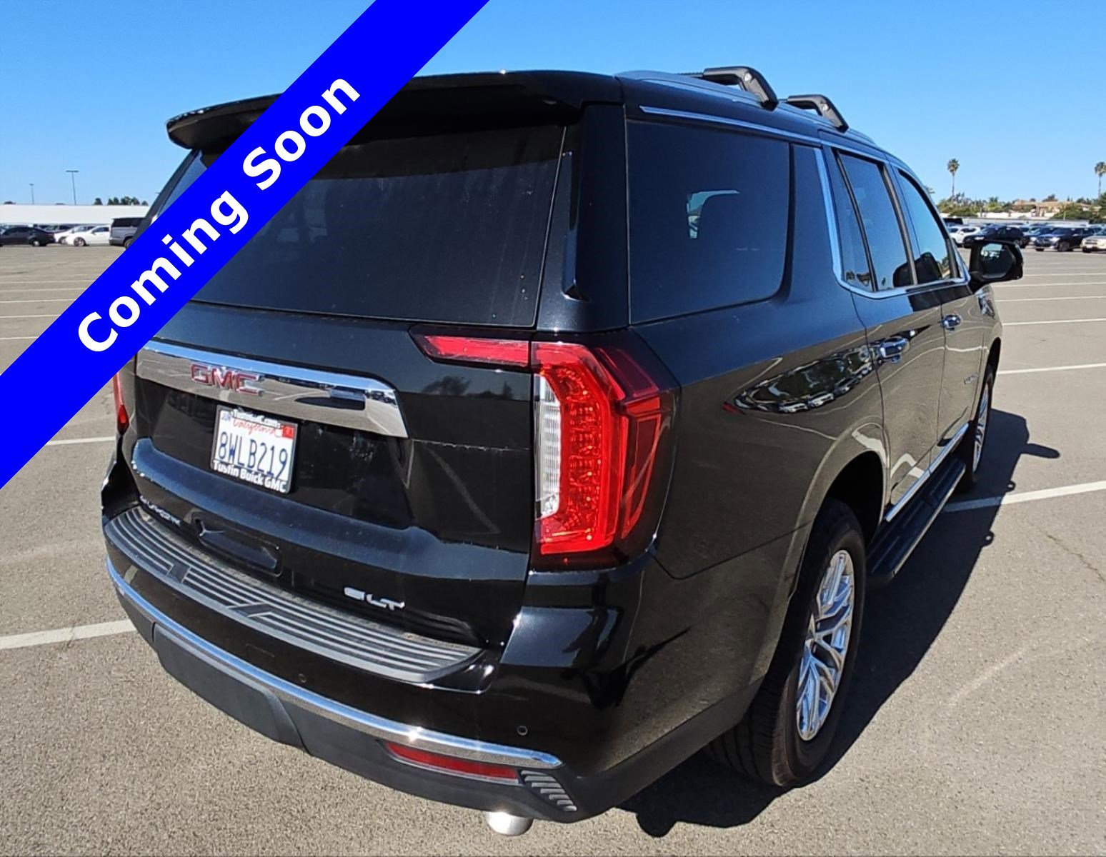 Used 2021 GMC Yukon SLT w/ SLT Premium Package image 3