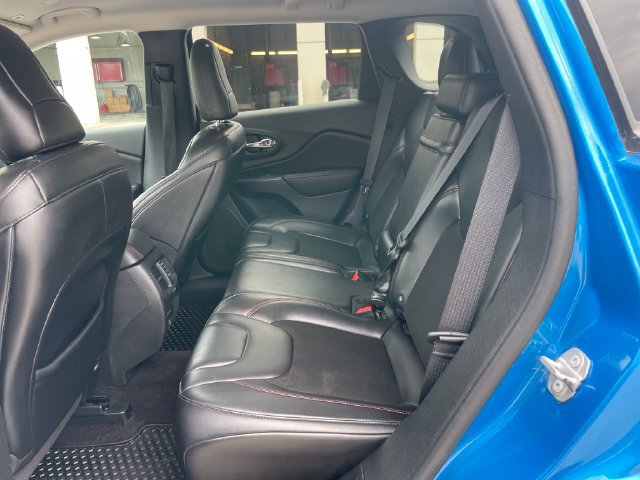Used 2019 Jeep Cherokee Trailhawk w/ Cold Weather Group AWD/4WD image 28