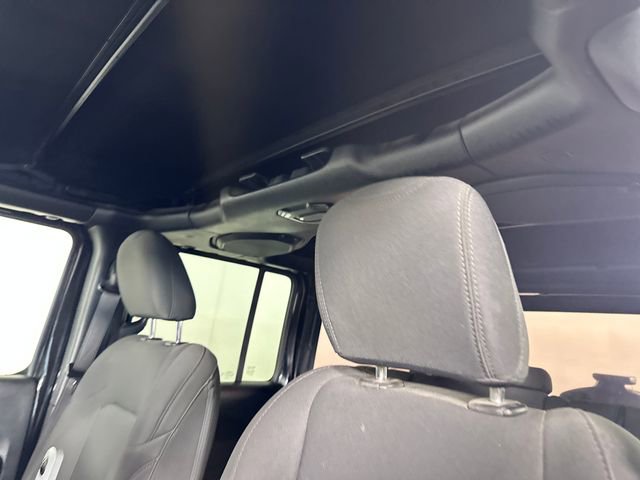 Used 2023 Jeep Wrangler Unlimited w/ Cold Weather Group AWD/4WD image 12