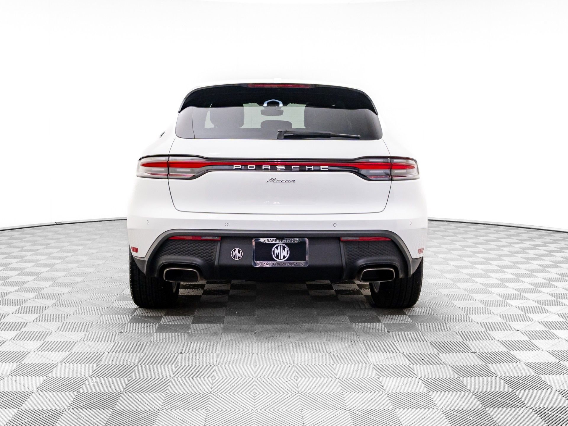 Certified 2025 Porsche Macan image 10