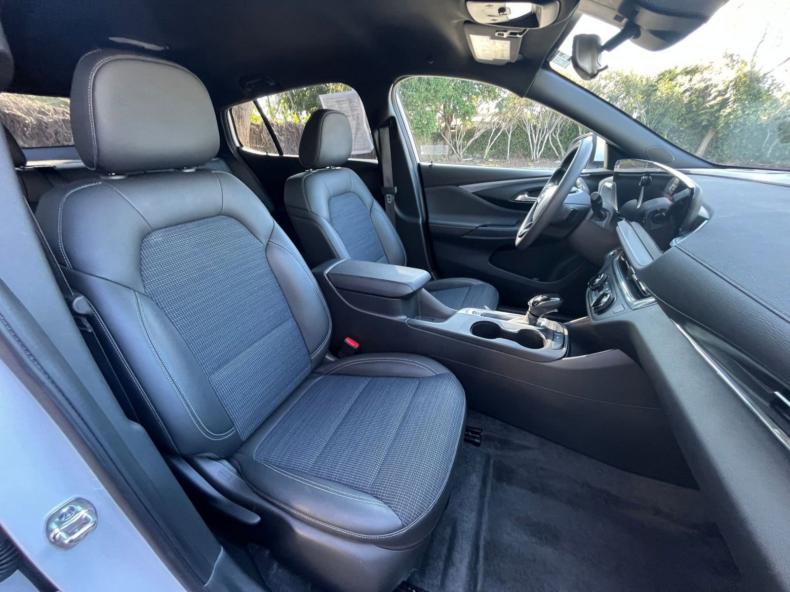 Used 2025 Buick Envista Preferred image 35