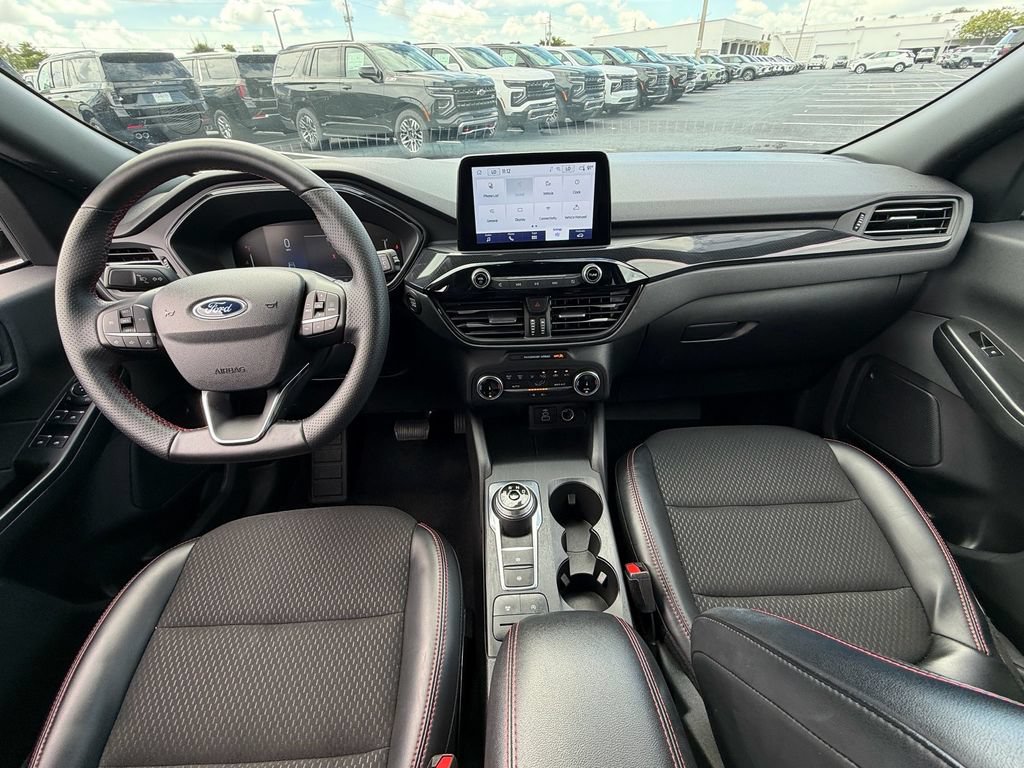 Used 2025 Ford Escape ST-Line FWD image 14