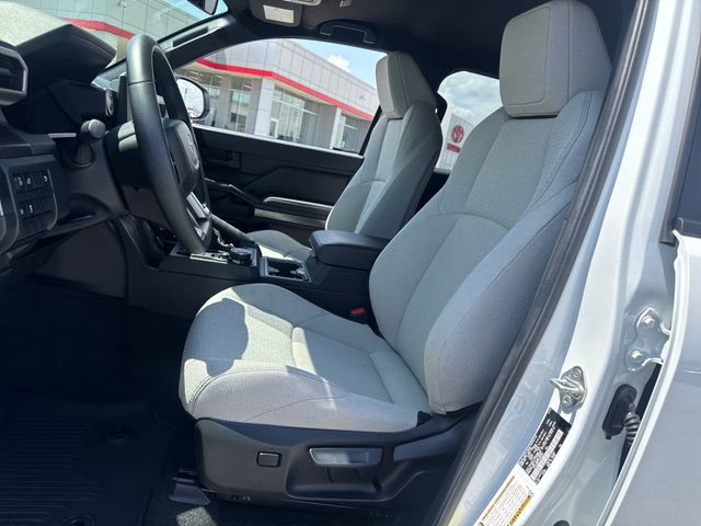 Used 2025 Toyota 4Runner SR5 AWD/4WD image 17