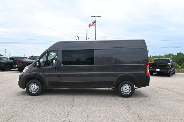 New 2026 RAM ProMaster 2500 w/ Crew Van Package FWD image 11