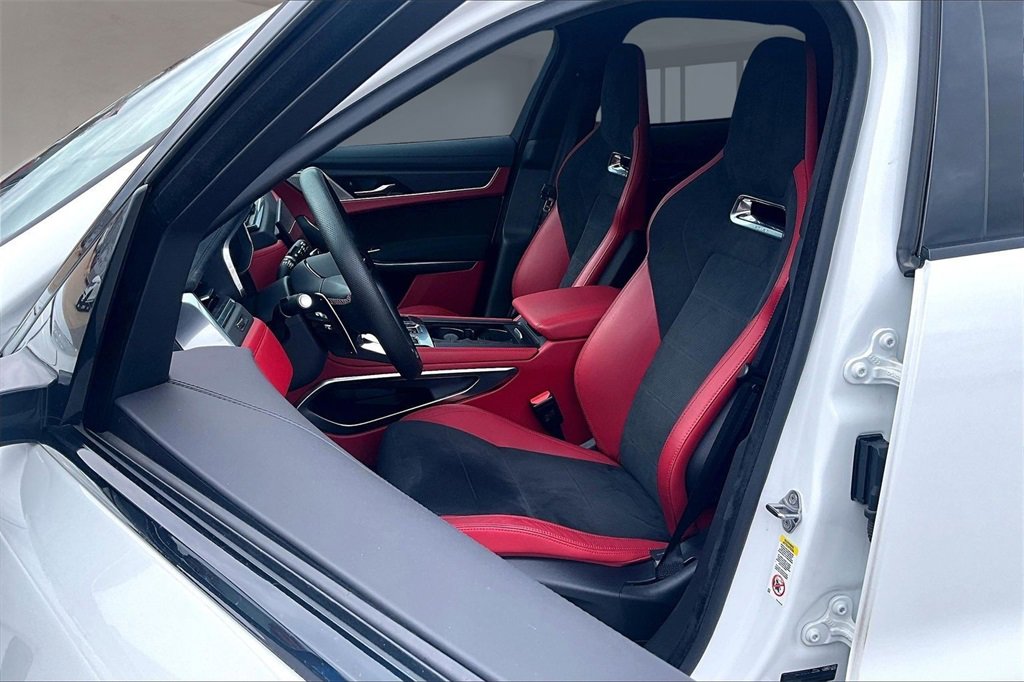 Used 2024 Jaguar F-PACE SVR image 26