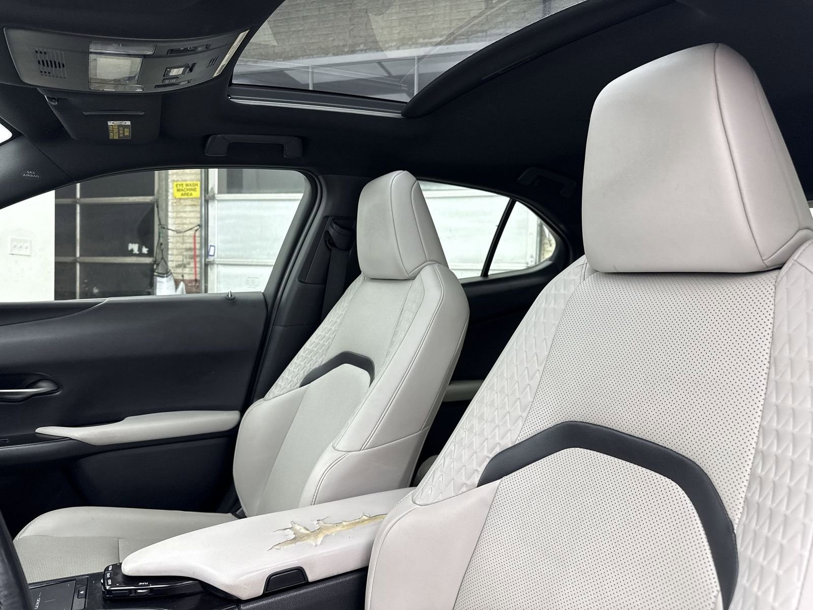 Used 2019 Lexus UX 200 w/ Premium Package image 10