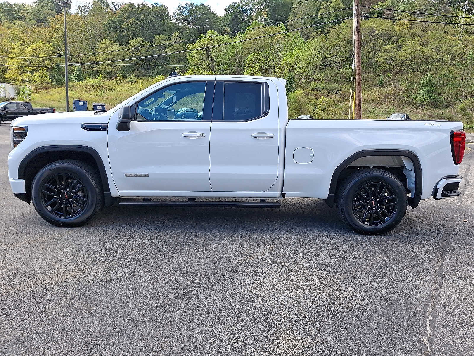 Used 2023 GMC Sierra 1500 Elevation image 4