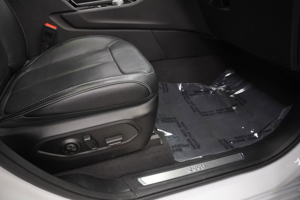 Certified 2023 Jeep Grand Cherokee Overland image 52